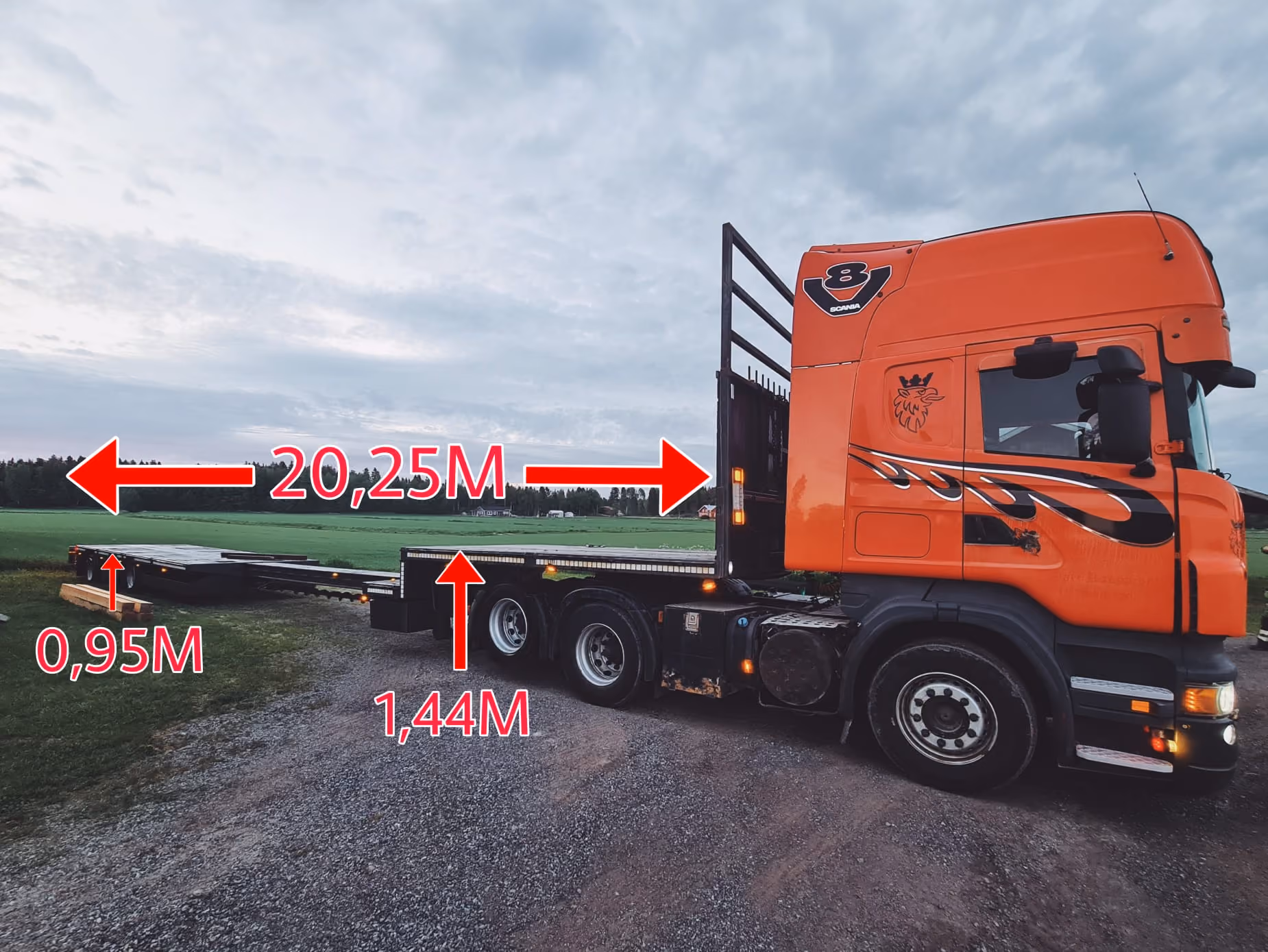 Scania med förlängningsbank utdragen till 20,25 meter